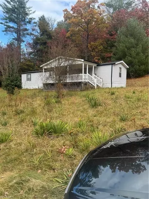 6436 Summit Rd, Purlear, NC 28665