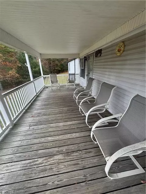 6436 Summit Rd, Purlear, NC 28665 photo 2