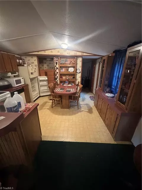 6436 Summit Rd, Purlear, NC 28665 photo 3