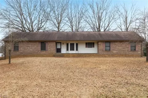 5636 Bethania Rd, Pfafftown, NC 27040