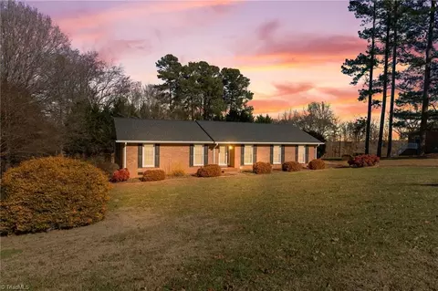 139 Woodhaven Ln, Mocksville, NC 27028