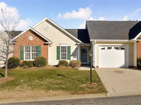 6831 Wellsley Ct, Clemmons, NC 27012