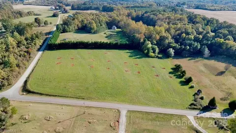 146 Rimrock Rd, Harmony, NC 28634