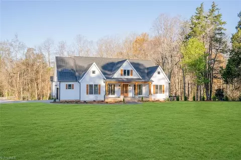3515 Brookbank Dr, Pfafftown, NC 27040