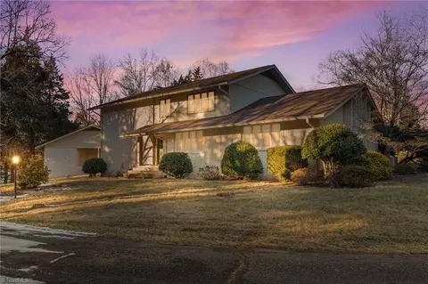 167 Overlook Dr, Advance, NC 27006