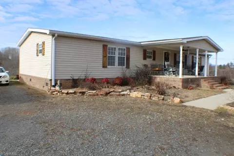 2086 Ray Loop Rd, Westfield, NC 27053
