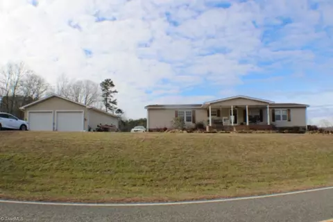 2086 Ray Loop Rd, Westfield, NC 27053 photo 2