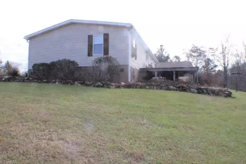 2086 Ray Loop Rd, Westfield, NC 27053 photo 4