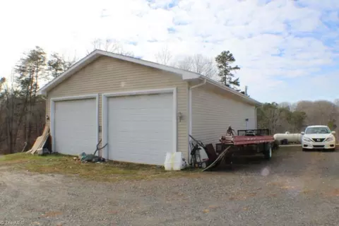 2086 Ray Loop Rd, Westfield, NC 27053 photo 9