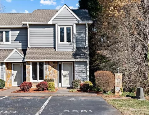 5301 Summit Heights Dr, Winston Salem, NC 27104