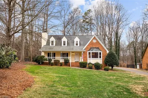 8912 Harpers Grove Ln, Clemmons, NC 27012
