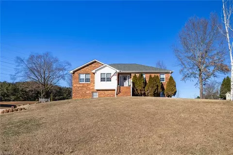 190 Williams Meadow Ln, Winston Salem, NC 27127