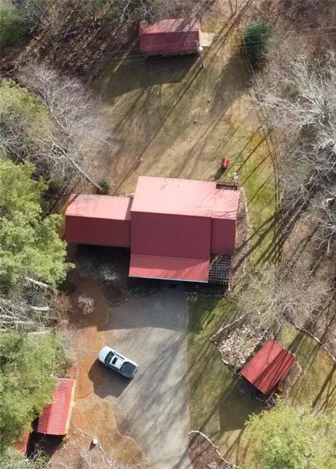 307 Current Loop, Hillsville, VA 24343 photo 4