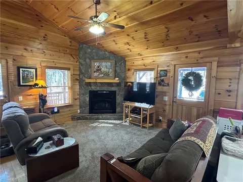 307 Current Loop, Hillsville, VA 24343 photo 5