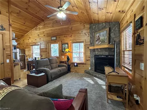 307 Current Loop, Hillsville, VA 24343 photo 8