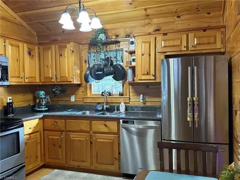 307 Current Loop, Hillsville, VA 24343 photo 34