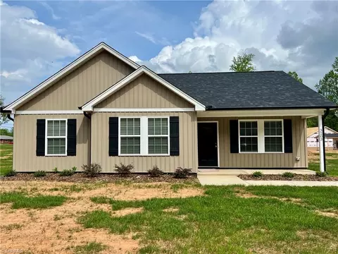 3203 Plymouth St, Archdale, NC 27263
