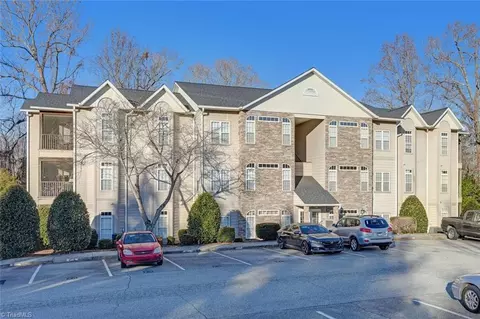 3004 Greystone Pt #D, Greensboro, NC 27410