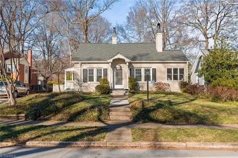 2006 Fernwood Dr, Greensboro, NC 27408