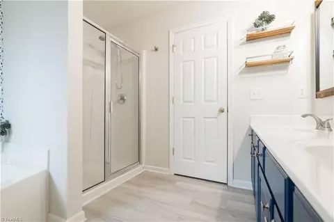Bath - 121 Willow Bend Dr, King, NC 27021 photo 5 of 10