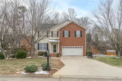 121 Willow Bend Dr, King, NC 27021