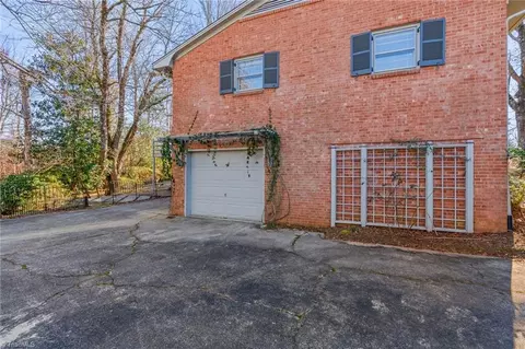 Exterior - 1024 Cantering Rd, High Point, NC 27262 photo 6 of 14