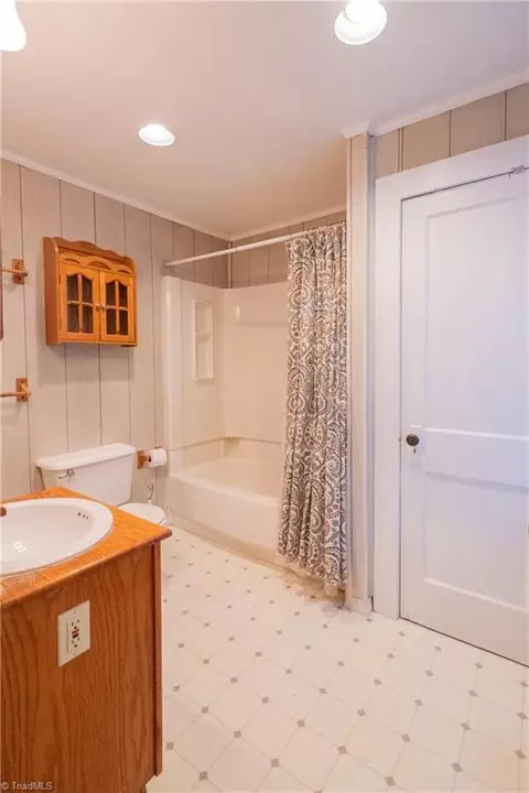 Bath - 308 Druid St, High Point, NC 27265 photo 1 of 1