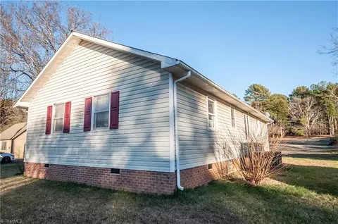 Exterior - 162 3rd St E, Denton, NC 27239 photo 2 of 3