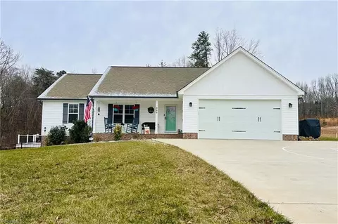 489 Twin Creeks Dr, Stokesdale, NC 27357