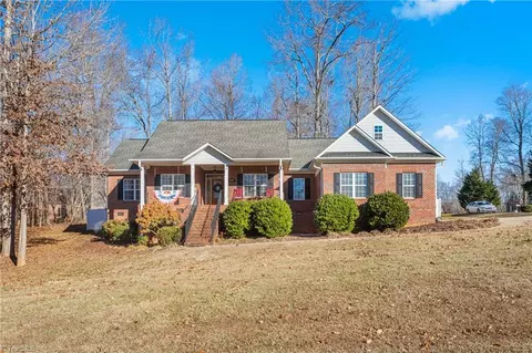 5507 Sun Harbor Ct, Browns Summit, NC 27214