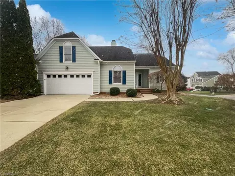 2 Rosebank Ct, Greensboro, NC 27407