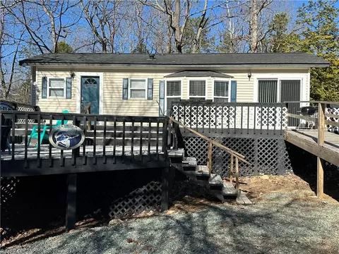 112 Cardinal Dr N, New London, NC 28127