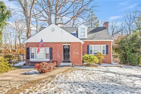 127 Rosedale Cir, Winston Salem, NC 27106