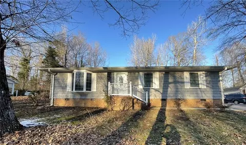 236 Mohawk Dr S, High Point, NC 27262