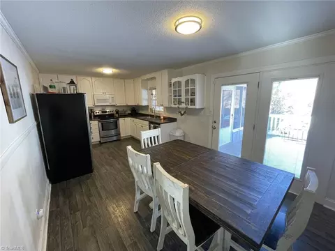 Dining - 236 Mohawk Dr S, High Point, NC 27262 photo 1 of 2