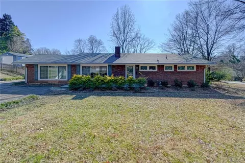 3160 Briarcliffe Rd, Winston Salem, NC 27106