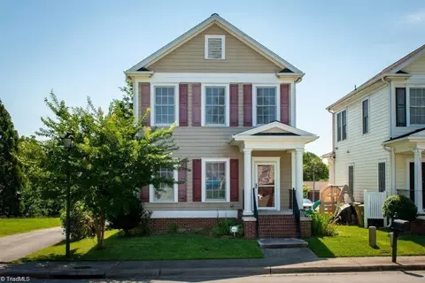 17 Willowside Cir, Greensboro, NC 27401