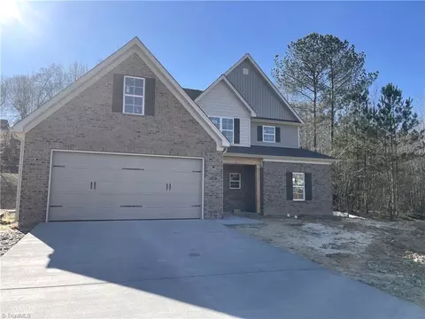 6940 Orchard Path Dr, Clemmons, NC 27012