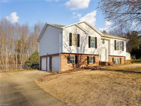 156 Hawksbridge Rd, Mount Airy, NC 27030