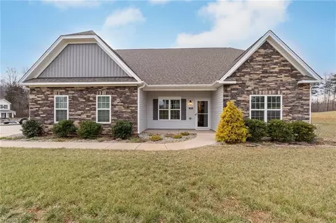 105 Crested Oak Ct, Reidsville, NC 27320