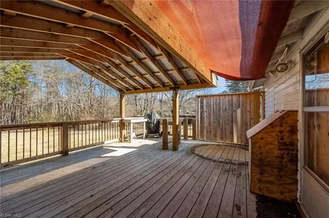 Exterior - 1528 K-fork Rd, Madison, NC 27025 photo 5 of 9