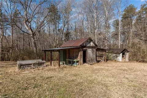 Exterior - 1528 K-fork Rd, Madison, NC 27025 photo 7 of 9