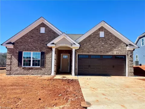 5230 Spicewood Lake Ln, Winston Salem, NC 27106