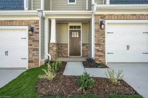 1204 Evelynnview Ln, Kernersville, NC 27284