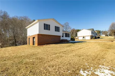 118 Walter Ln, King, NC 27021 photo 4