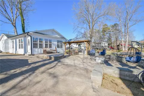 631 Hickory Point Dr, Lexington, NC 27292