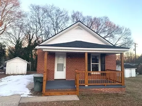 306 Glovenia St, Eden, NC 27288