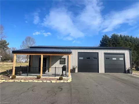 2822 Cartwright Rd, Boonville, NC 27011