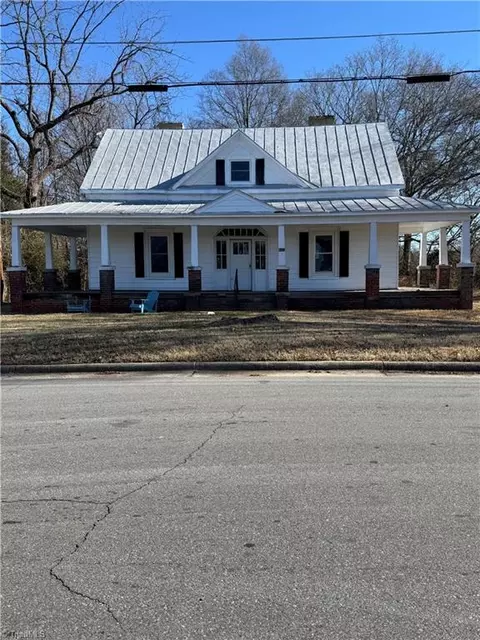 501 Fontaine St, Reidsville, NC 27320