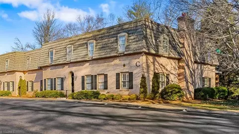 1833 Banking St #C8, Greensboro, NC 27408